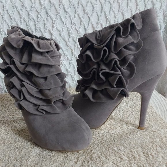 FAHRENHEIT Ruffle Booties Faux Suede Grey - Picture 2 of 8